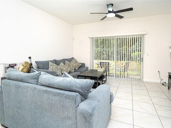 2820 NW 180th St, Miami Gardens FL 33056