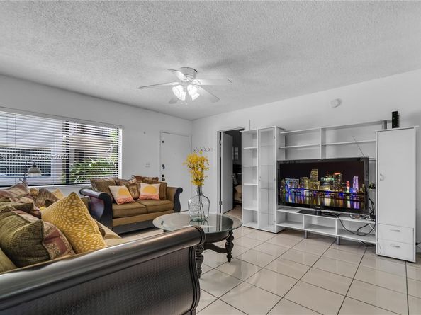 8400 SW 133rd Ave Rd 212, Miami FL 33183