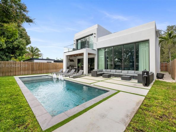 80 NW 45th St, Miami FL 33127