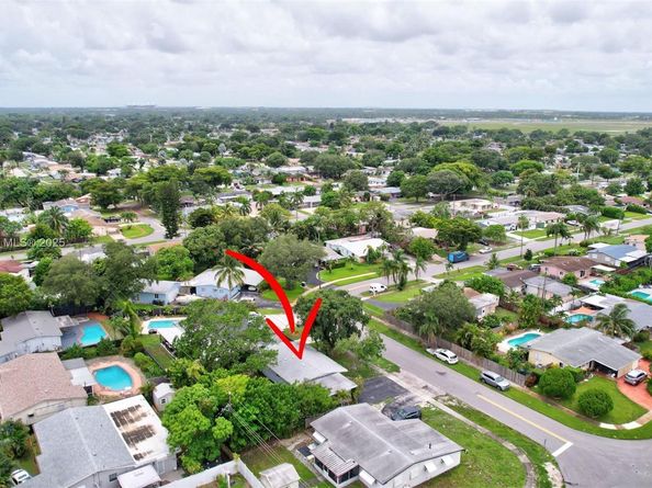 311 SW 68th Ter, Pembroke Pines FL 33023
