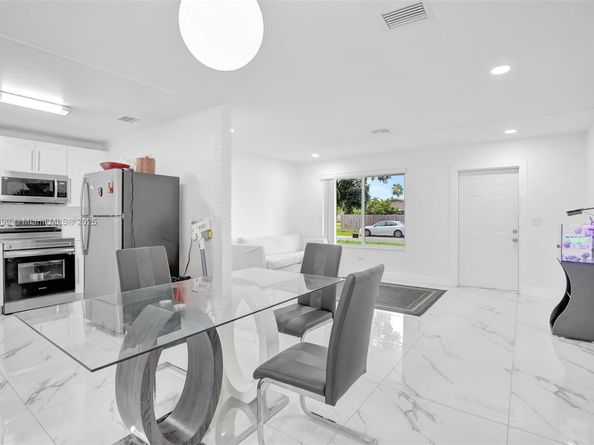 311 SW 68th Ter, Pembroke Pines FL 33023