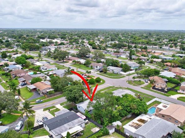 311 SW 68th Ter, Pembroke Pines FL 33023