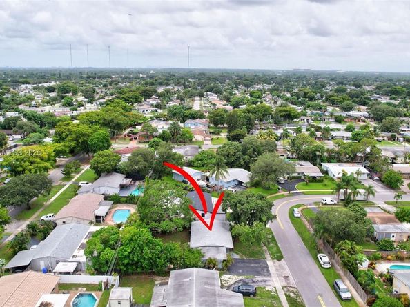 311 SW 68th Ter, Pembroke Pines FL 33023