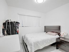 311 SW 68th Ter, Pembroke Pines FL 33023