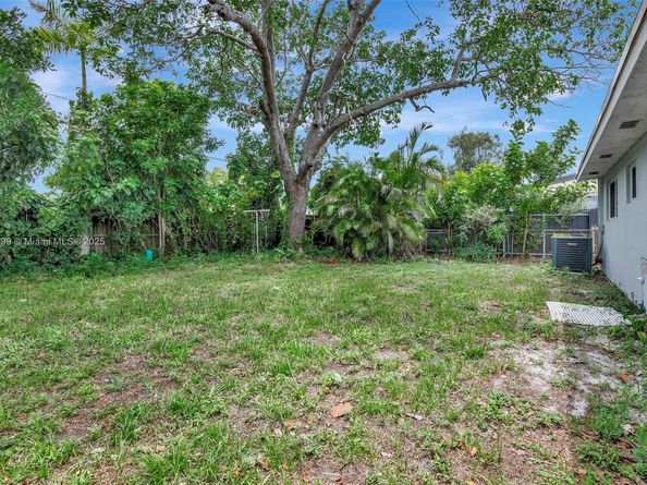 311 SW 68th Ter, Pembroke Pines FL 33023