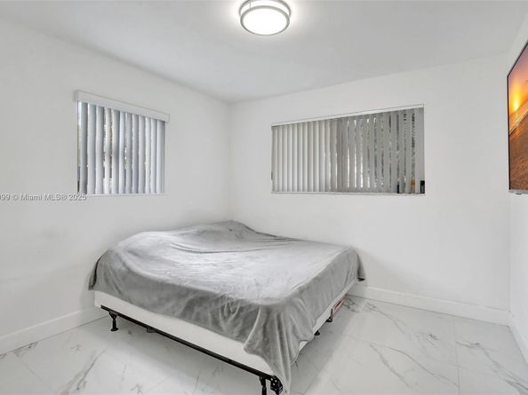 311 SW 68th Ter, Pembroke Pines FL 33023