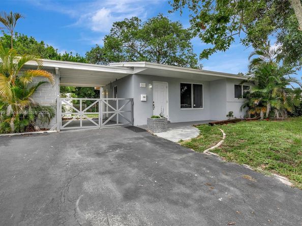 311 SW 68th Ter, Pembroke Pines FL 33023