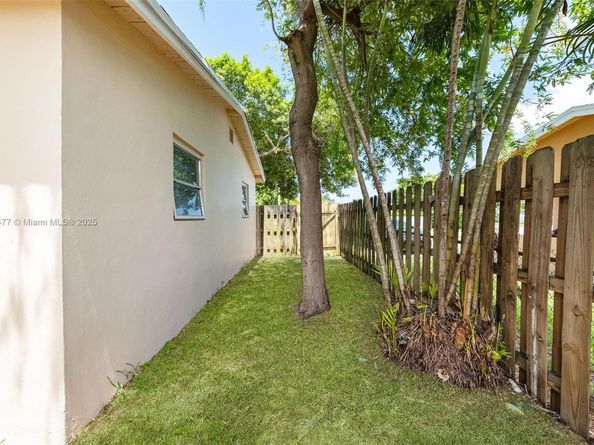 21200 NE 12th Ct, Miami FL 33179