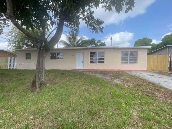 21200 NE 12th Ct, Miami FL 33179