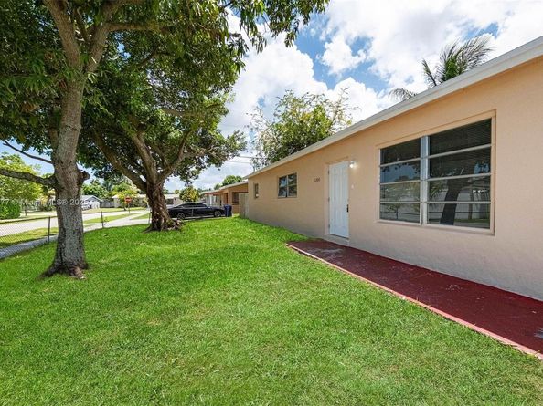 21200 NE 12th Ct, Miami FL 33179