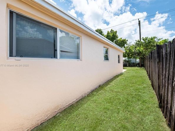 21200 NE 12th Ct, Miami FL 33179