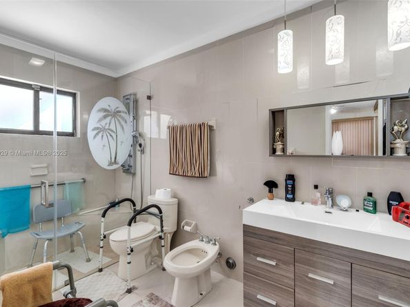 1861 SW 19th St, Miami FL 33145