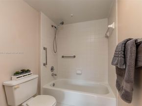 12550 SW 15th St 205E, Pembroke Pines FL 33027