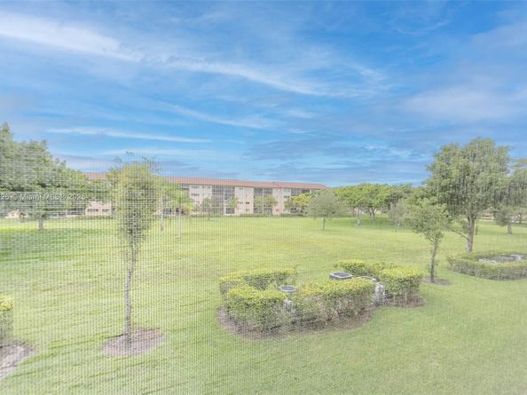 12550 SW 15th St 205E, Pembroke Pines FL 33027