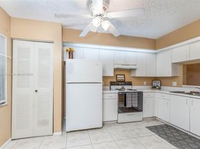12550 SW 15th St 205E, Pembroke Pines FL 33027
