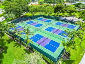 12550 SW 15th St 205E, Pembroke Pines FL 33027