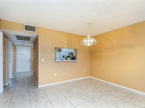 12550 SW 15th St 205E, Pembroke Pines FL 33027