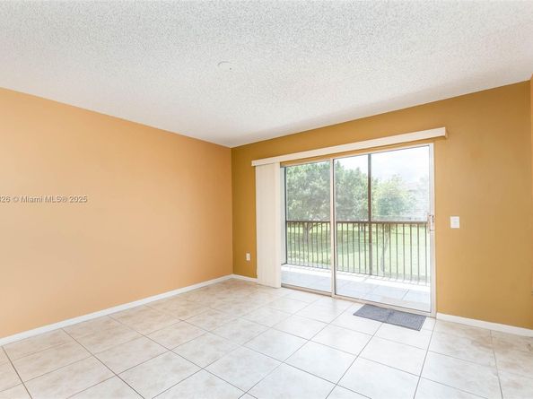 12550 SW 15th St 205E, Pembroke Pines FL 33027