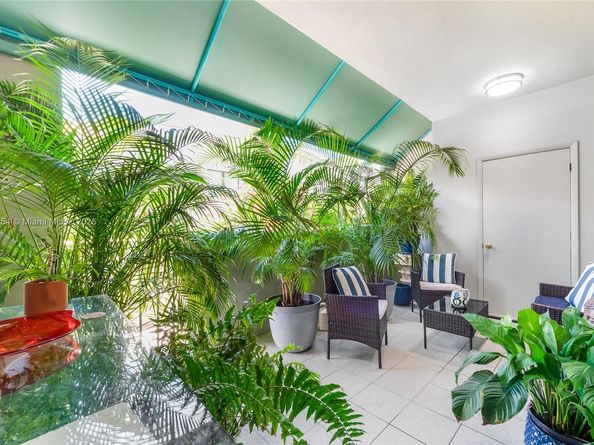 612 Valencia Ave 104, Coral Gables FL 33134