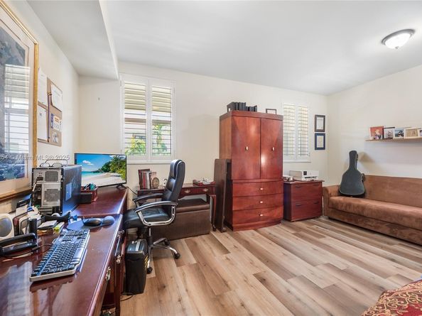 612 Valencia Ave 104, Coral Gables FL 33134