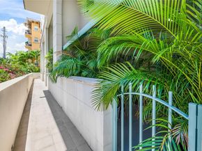 612 Valencia Ave 104, Coral Gables FL 33134