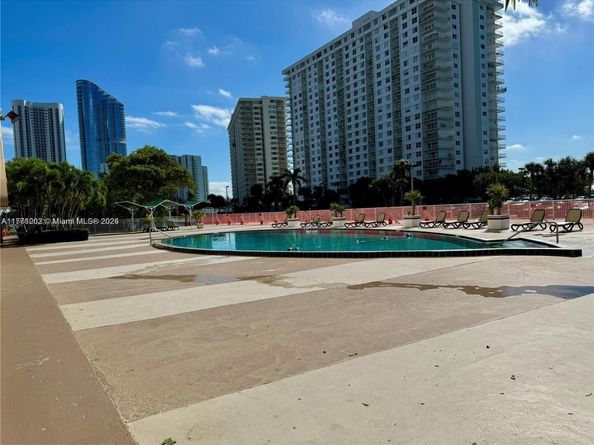 400 Kings Point Dr 609, Sunny Isles Beach FL 33160