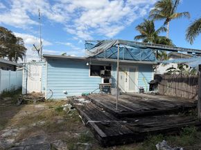 1568 NE 35th St, Oakland Park FL 33334