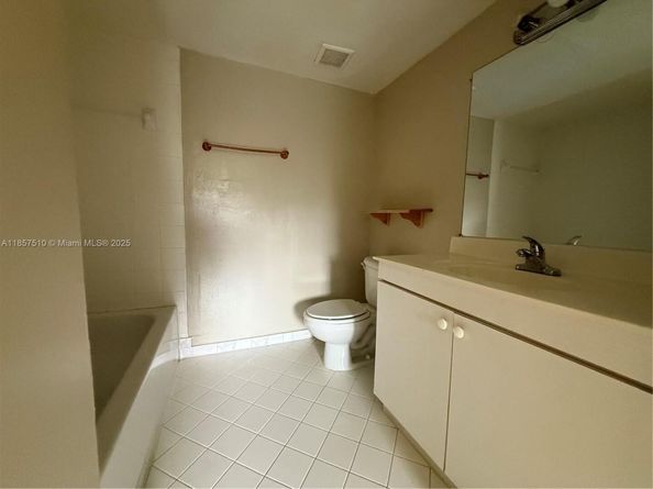 3390 NE 9th St 104, Homestead FL 33033