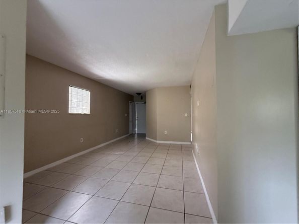 3390 NE 9th St 104, Homestead FL 33033