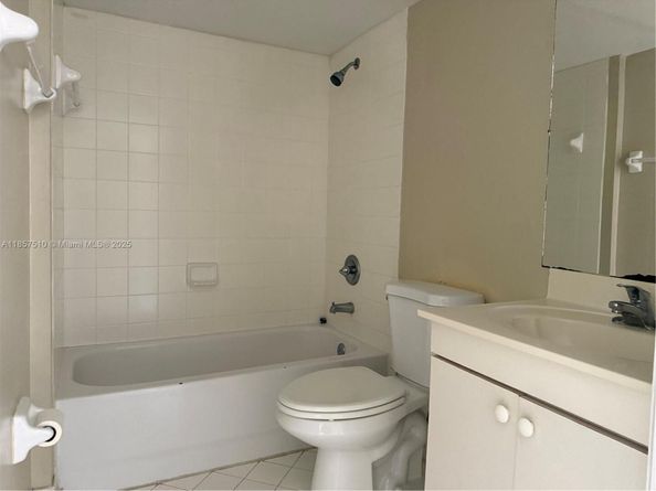 3390 NE 9th St 104, Homestead FL 33033
