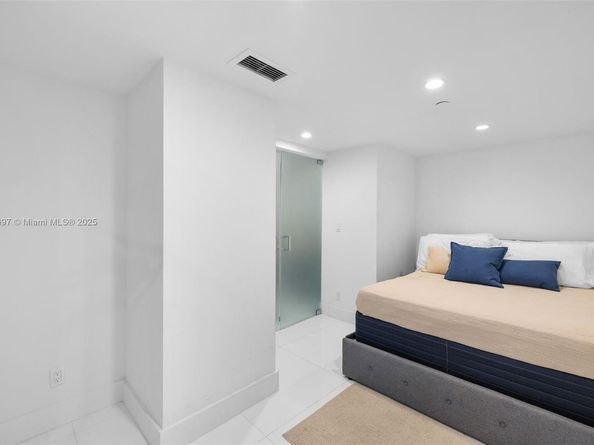 100 Lincoln Rd 1523/1525, Miami Beach FL 33139