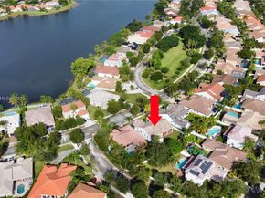 710 Lake Blvd, Weston FL 33326