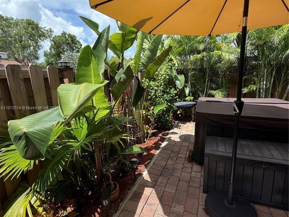 13293 NW 6th Pl, Plantation FL 33325