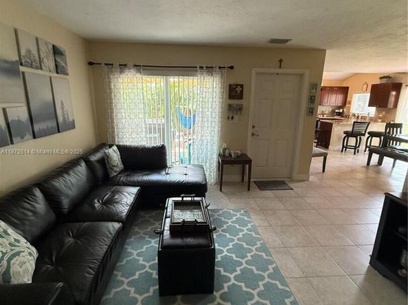 13293 NW 6th Pl, Plantation FL 33325
