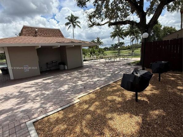 13293 NW 6th Pl, Plantation FL 33325