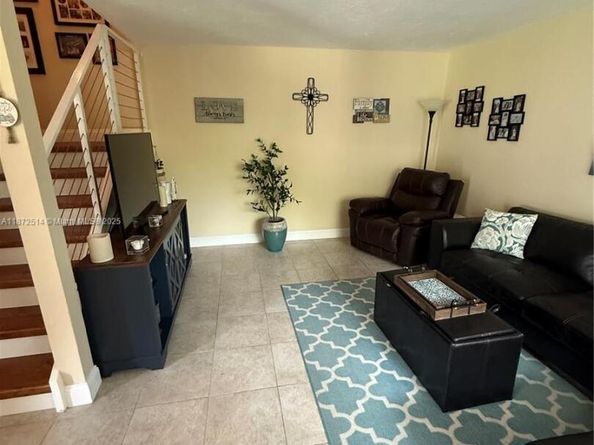 13293 NW 6th Pl, Plantation FL 33325
