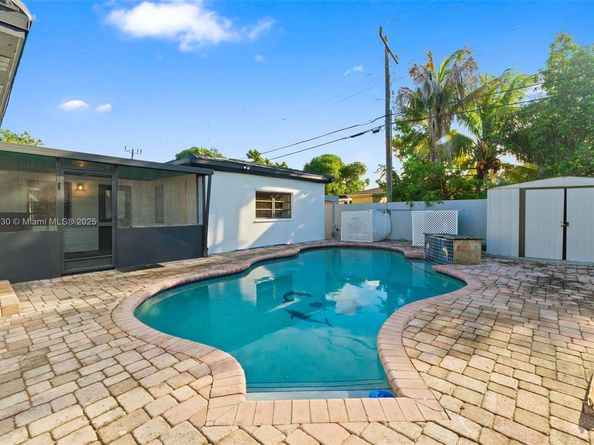 705 E 9th Ln, Hialeah FL 33010