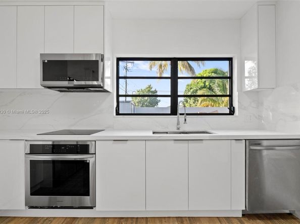 705 E 9th Ln, Hialeah FL 33010