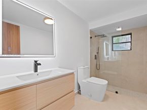 705 E 9th Ln, Hialeah FL 33010