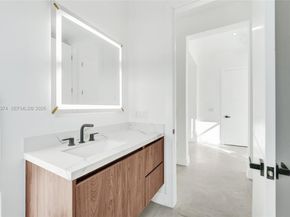 13023 Davie Oaks Dr, Davie FL 33325