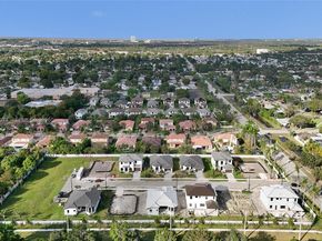 13023 Davie Oaks Dr, Davie FL 33325