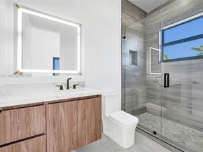 13023 Davie Oaks Dr, Davie FL 33325