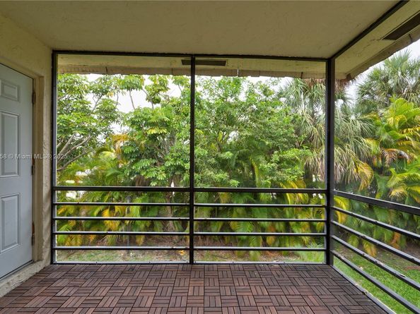 136 S Cypress Rd 323, Pompano Beach FL 33060