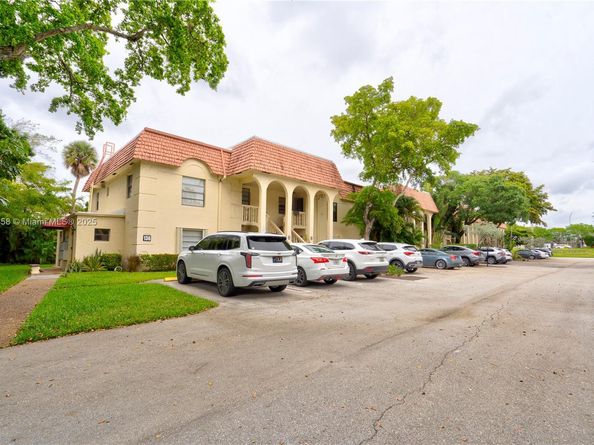 136 S Cypress Rd 323, Pompano Beach FL 33060