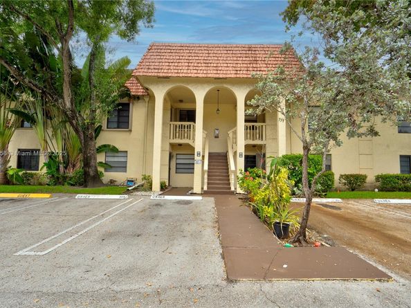 136 S Cypress Rd 323, Pompano Beach FL 33060