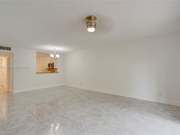 136 S Cypress Rd 323, Pompano Beach FL 33060