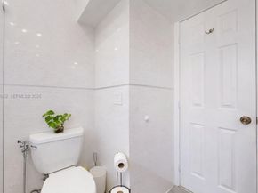 1611 SW 21st St, Miami FL 33145