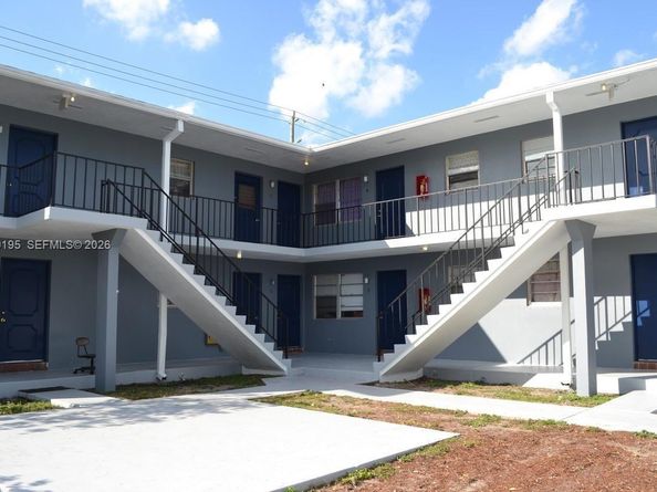 927 S Pine St, Lake Worth FL 33460