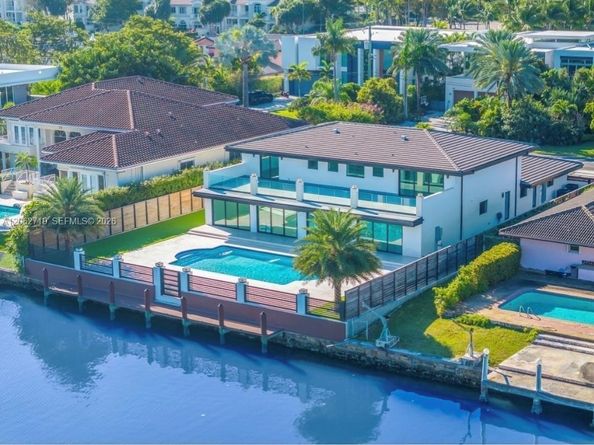 406 Holiday Dr, Hallandale Beach FL 33009