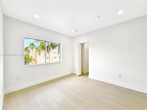7985 NW 8th St 109A, Miami FL 33126